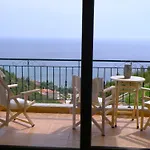 Ξενοδοχείο με διαμερίσματα Koumaros 2*