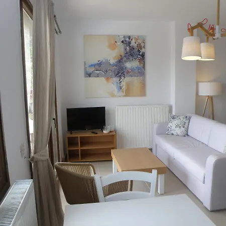 Koumaros Aparthotel 2*