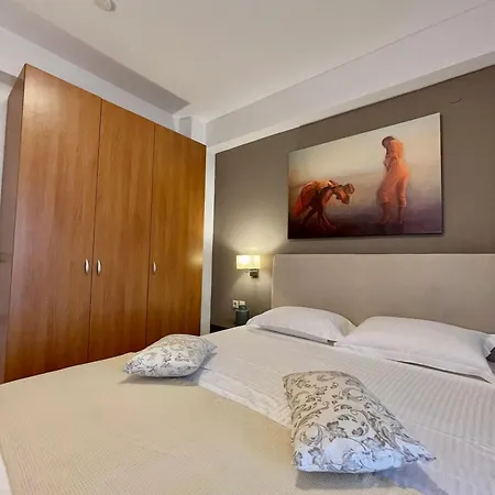 Koumaros Apart Otel Aya Paraskevi