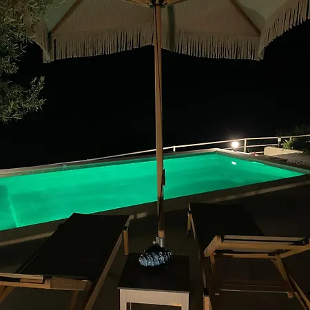 Koumaros 2* Ajía Paraszkeví