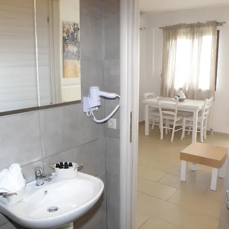 Apart Otel Koumaros 2*