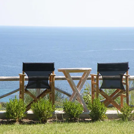 Koumaros 公寓式酒店 2*