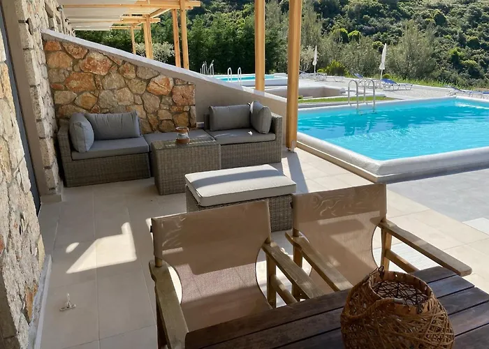 Koumaros Apart Otel Aya Paraskevi