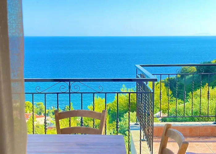 Koumaros Apart Otel Aya Paraskevi